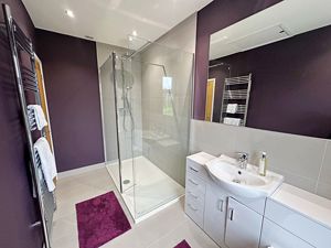 Ensuite- click for photo gallery